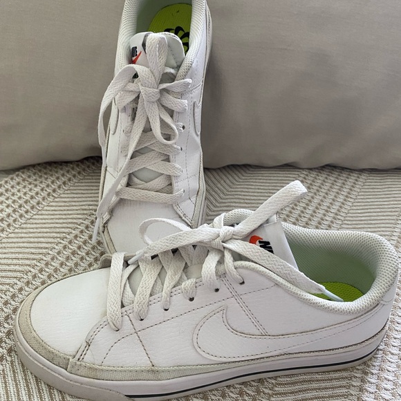 Nike Legacy Court Sneakers - Picture 2 of 4